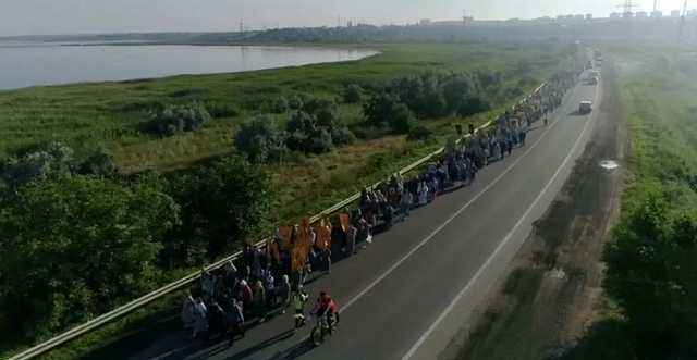 Под Одессой транспортный коллапс из-за крестного хода верующих