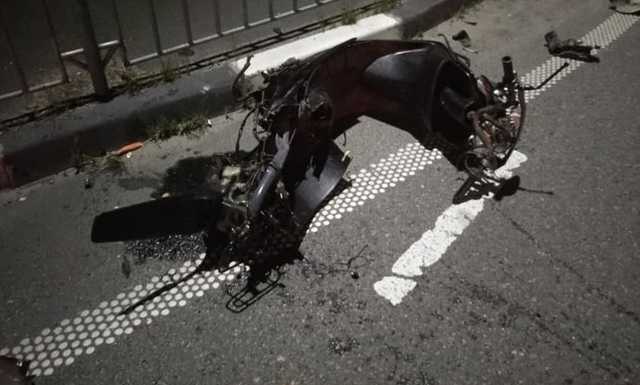 На трассе Киев-Ковель мопед попал под грузовик: два человека погибли на месте