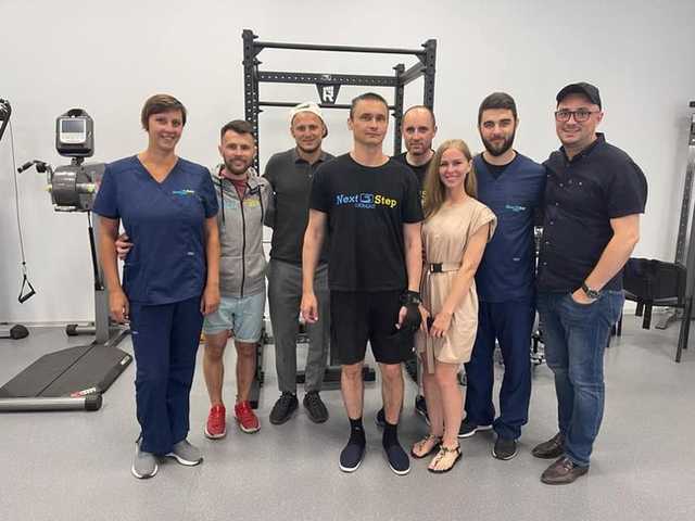 Футболист Зозуля посетил военнослужащих, проходящих реабилитацию после ранения