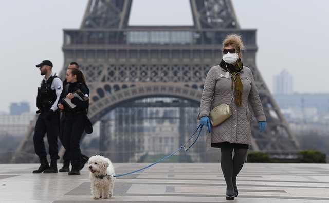 Во Франции вводят новые жесткие ограничения для борьбы с коронавирусом