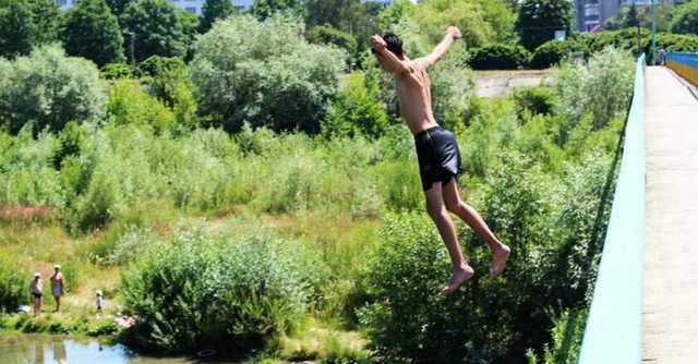 Мэр Ивано-Франковска Марцинкив запретил купаться в реке Быстрица: штраф - 50 000 гривен