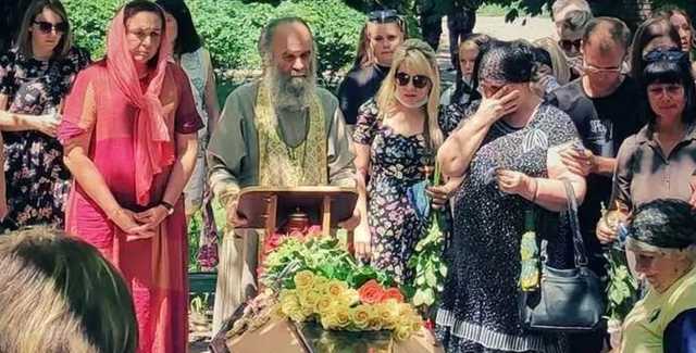 В Никополе похоронили 15-летнюю Настю Карнаух, которую убил ровесник месяц назад