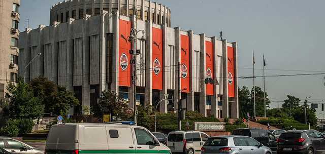 В Киеве с баннеров сорвали эмблемы "Шахтера"