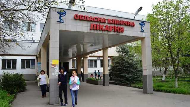 В Одессе ранили полицейского: его доставили в больницу