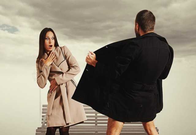 В центре Киева неадекват показывал "хозяйство", но был избит прохожим