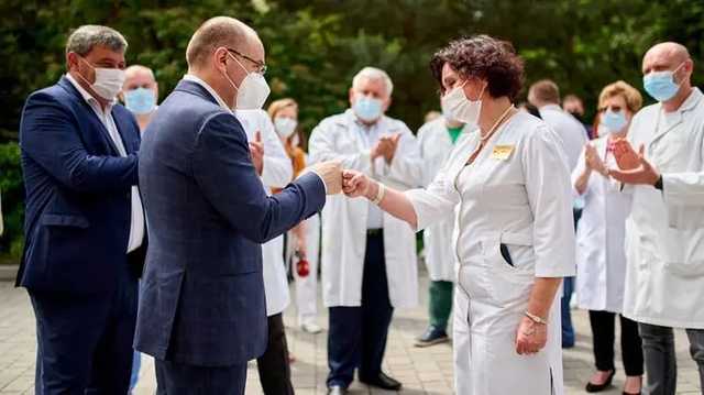 Бывший глава Минздрава Степанов предложил платить пенсионерам по 500 гривен за вакцинацию