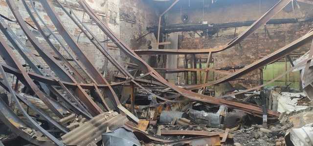 Уночі на СТО в Житомирі згоріли три автомобілі