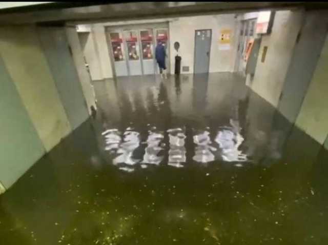 У Києві затопило станції метро "Берестейська" та "Академістечко", наразі станції закрито для пасажирів