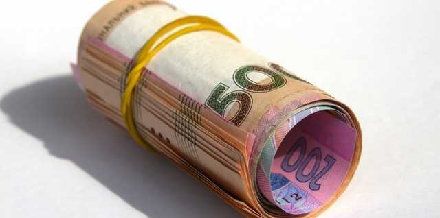 Кабмин предлагает уравнять условия оплаты труда украинцев, иностранцев и лиц без гражданства