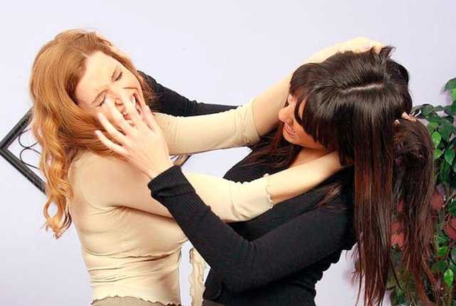 У Дніпрі неповнолітні дівчата влаштували бійку