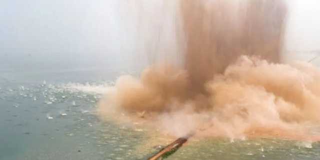 В Китае военные подорвали дамбу, чтобы спасти от наводнения людей