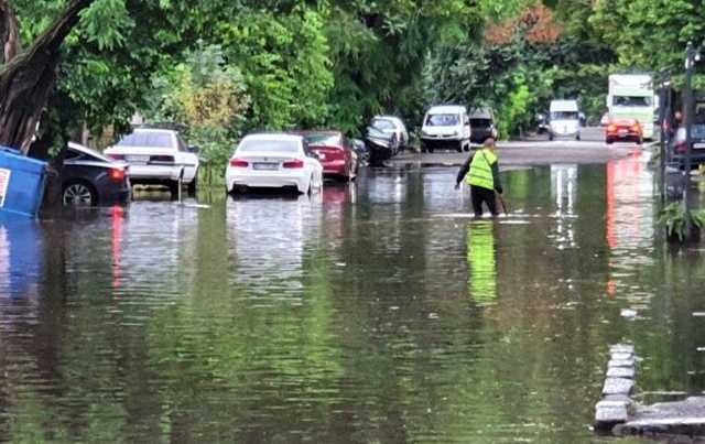 Мощный ливень в Одессе: в работе транспорта произошел сбой