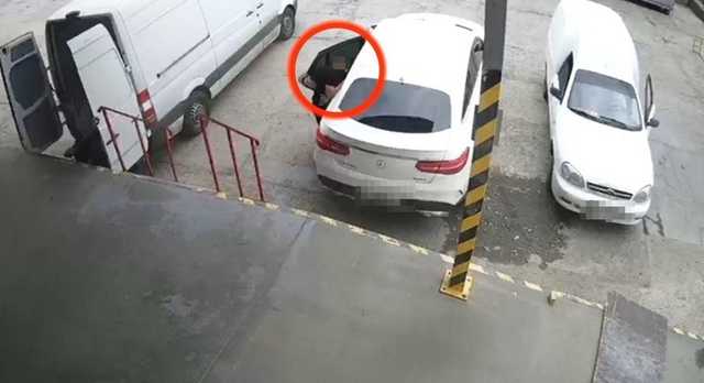 На Киевском шоссе трое харьковчан похитили из авто более 300 тысяч