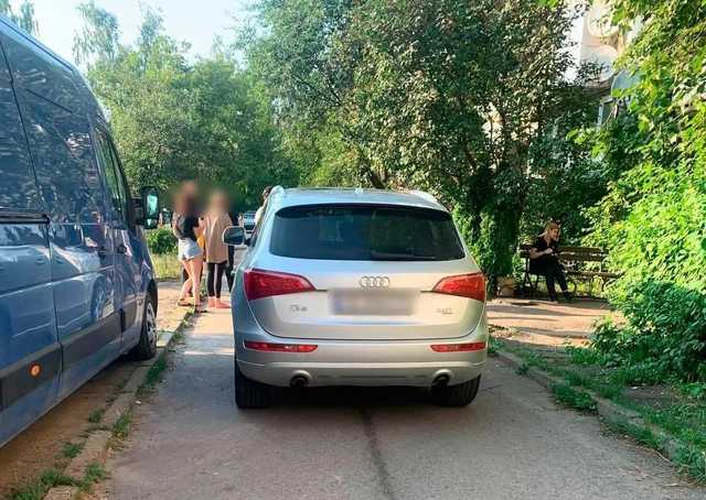 На Буковине внедорожник переехал ребенка вместе с велосипедом