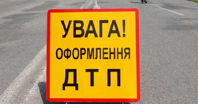 В Киеве пассажир напал на водителя автобуса: транспорт врезался в забор