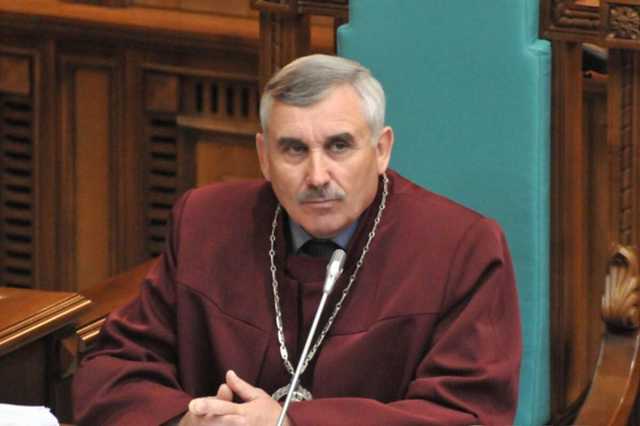 Судья Конституционного суда пожаловался на митинг под окном