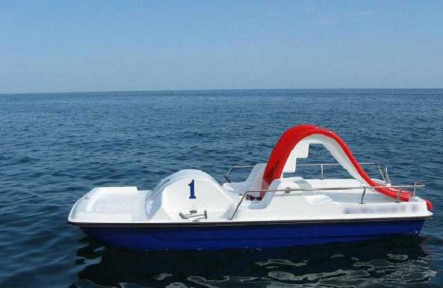 Катался с мамой на катамаране: в курортном Геническе трагически погиб 20-летний парень