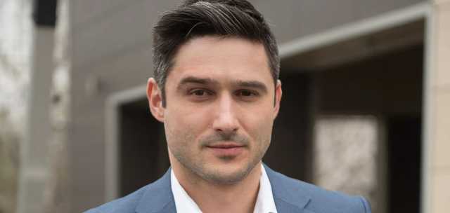 Известный украинский актер устроил скандал посреди улицы и набросился на водителя