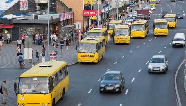 В Киеве выявили двух пьяных водителей маршруток за рулем, их отстранили