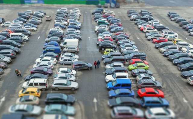 Парковки во дворах в Киеве станут платными