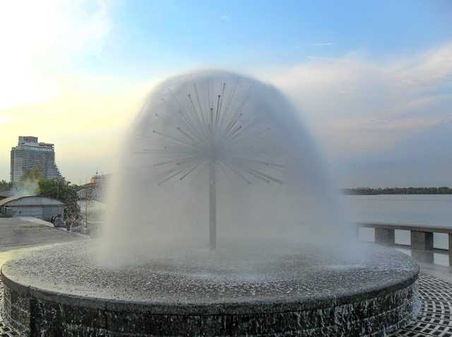 Смерть мальчика после падения на фонтане в Днепре: можно ли было избежать трагедии