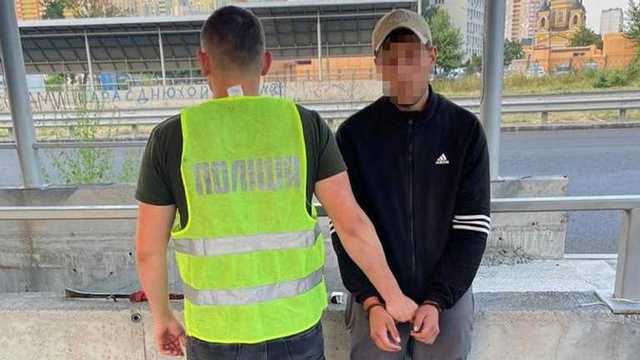 Ограбил и изнасиловал: в Киеве парень напал на работницу Киевпастранса