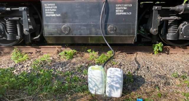 В Ровно задержали группу железнодорожников, которые воровали топливо