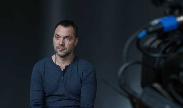 Заява Арестовича щодо "розвороту на Схід" нагадує елемент дешевого шантажу