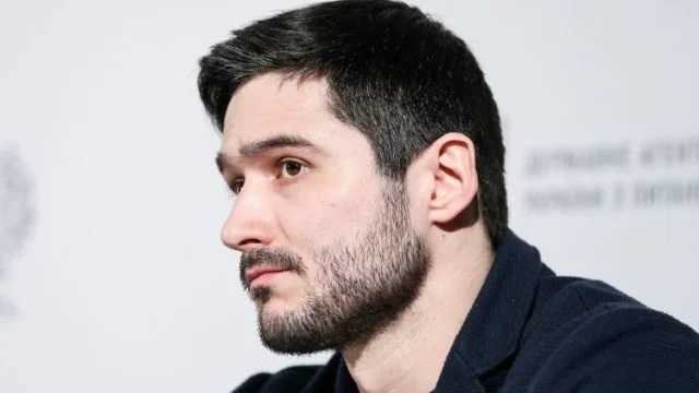 Бросался на людей: актер из сериала "Папаньки" Фединчик извинился за свою выходку