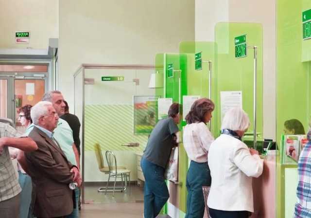 Россияне рекордными темпами выносят рубли со вкладов в банках