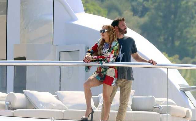 У Ахметова заявили, что Дженнифер Лопес отдыхала не на его яхте