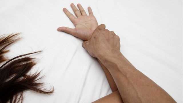 На Николаевщине парень изнасиловал 15-летнюю девушку: ворвался в дом и угрожал ножом