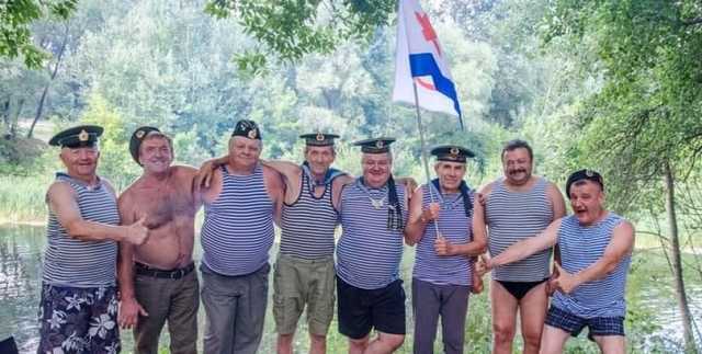 Увидели в соцсетях: против мэра Хорол начали расследование за использование флага СССР