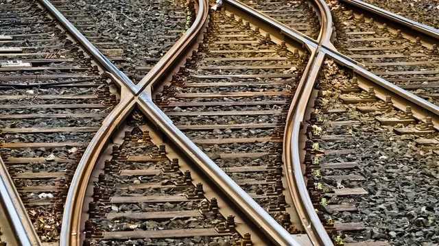 В Одессе газонокосильщик во время работы не заметил, как попал под трамвай