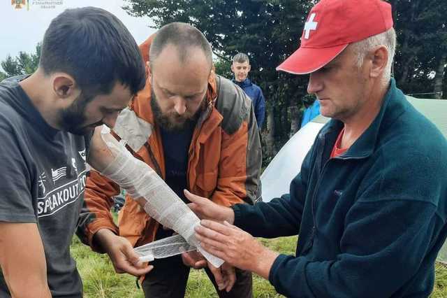 В группу туристов на Закарпатье ударила молния