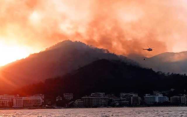 Украинцев из Турции эвакуировали катером, потому что дороги охватил огонь: рассказ очевидцев