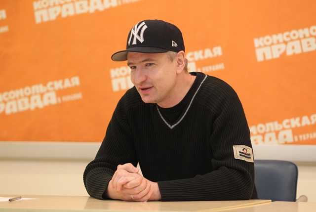 " -    ":   Green Grey   