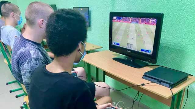 В Одесском СИЗО начали учить заключенных подростков киберспорту