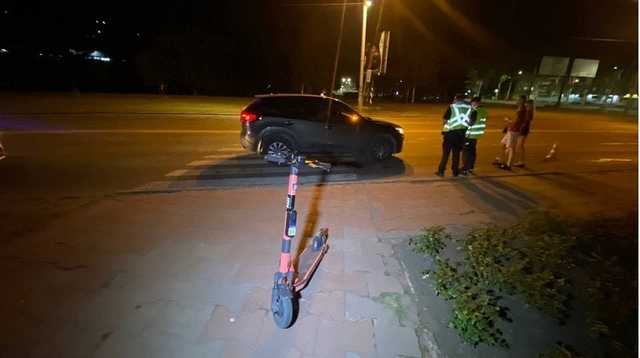 В Кривом Роге сбитый на "зебре" парень на электросамокате угрожал водителю пистолетом