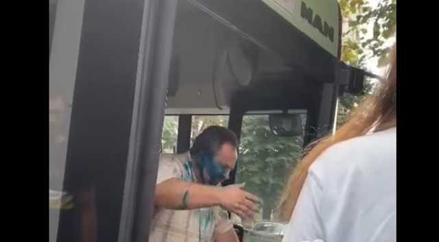 "Устроили самосуд": в Днепре водителю автобуса залили лицо зеленкой