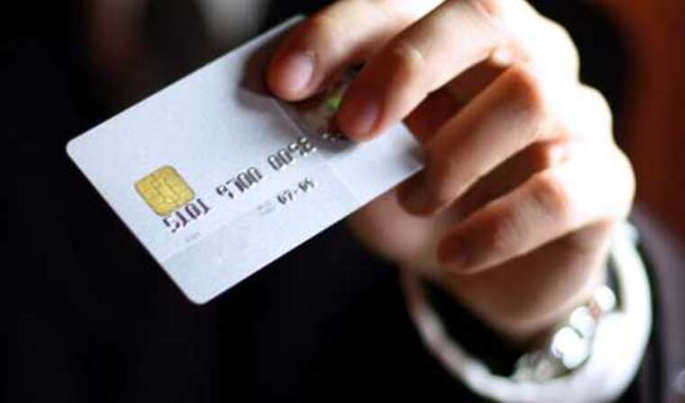 Мошенники вгоняют украинцев в долги, «арендуя» банковские карты
