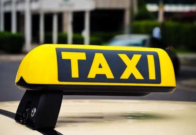 На Киевщине пассажир избил и изрезал ножом таксиста: он отказался сократить дорогу