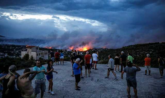 Греция горит: из-за лесных пожаров эвакуируют населенные пункты