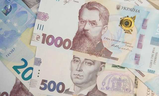 Гривна первой пойдет под нож