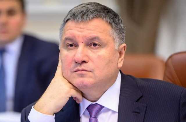 "Понедельник все-таки": серьезный Аваков выглянул из пещеры, новое селфи