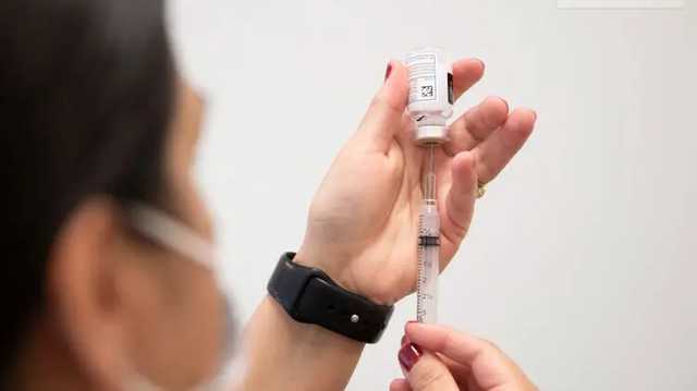 Еврокомиссия ждет мнения медиков о необходимости третьей прививки от коронавируса