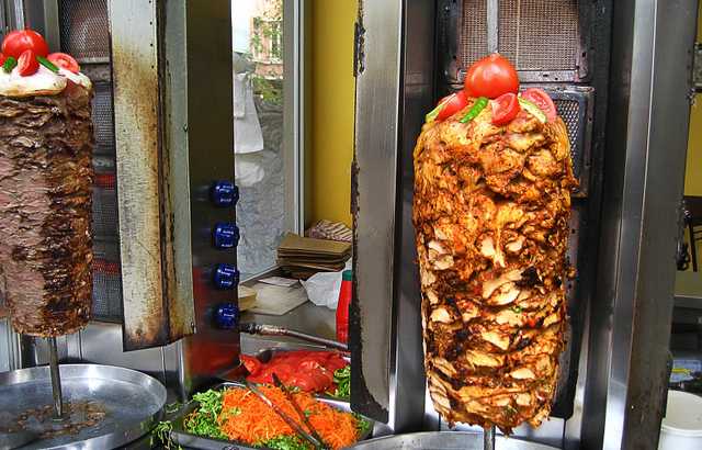 На Дніпропетровщині зафіксоване масове отруєння людей шаурмою