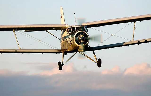 В небе над Украиной заметили неопознанный самолет: ВСУ подняли истребитель