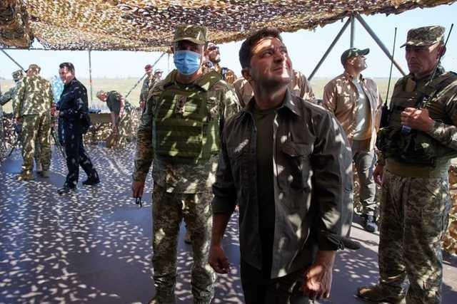 Зеленский снова пообедал с военными: на этот раз, вроде, не облажался