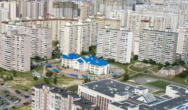 В Киеве жильцы с боем не допустили работу нелегального хостела в своем доме